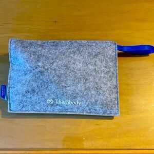 United Airline Therabody amenity set